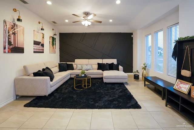 1909 Macquarie Drive, Edinburg, TX 78542