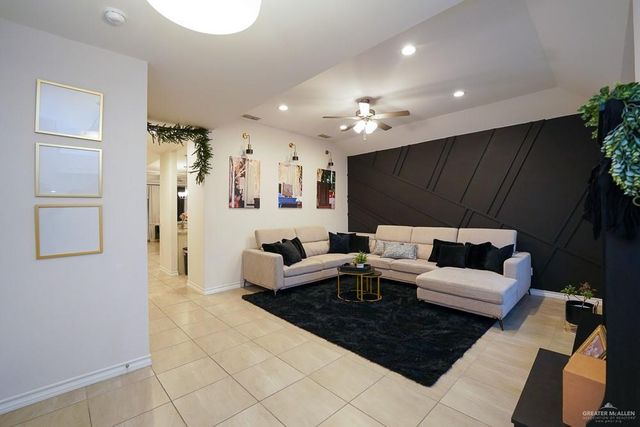 1909 Macquarie Drive, Edinburg, TX 78542