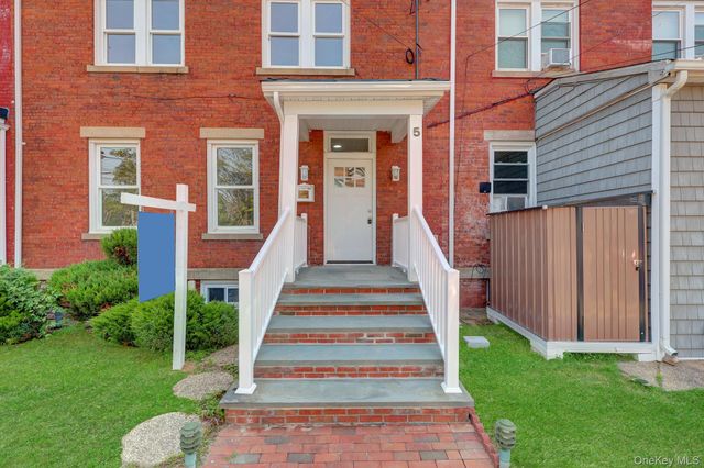 5 Columbia Street, Farmingdale, NY 11735