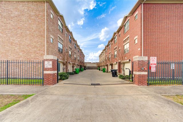 2710 Hullsmith Drive 402, Houston, TX 77063
