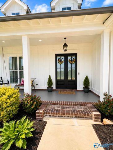 25 Bethel Crest Circle, Hartselle, AL 35640