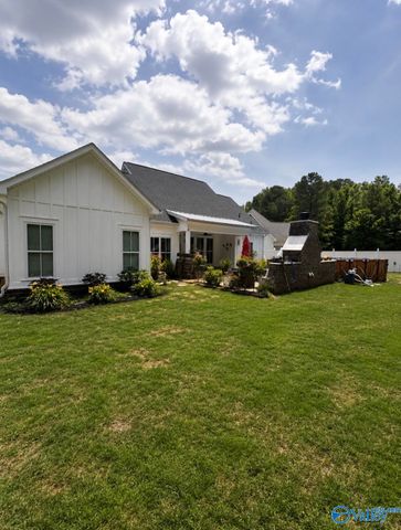 25 Bethel Crest Circle, Hartselle, AL 35640