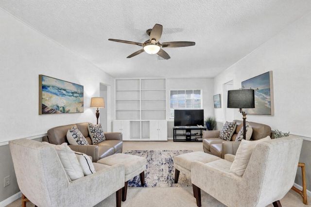 36 SE Saddleback Road, Jupiter, FL 33469