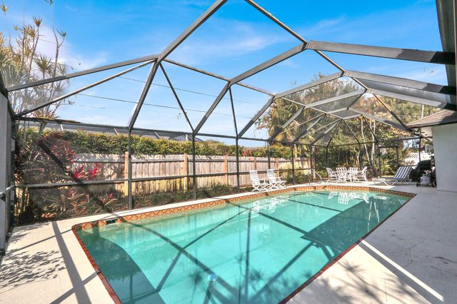 36 SE Saddleback Road, Jupiter, FL 33469