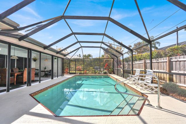 36 SE Saddleback Road, Jupiter, FL 33469