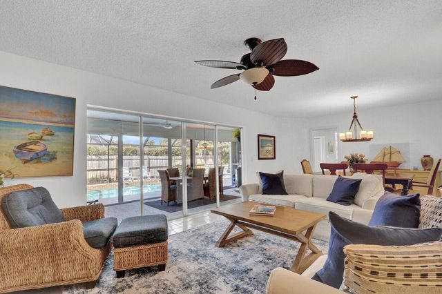 36 SE Saddleback Road, Jupiter, FL 33469