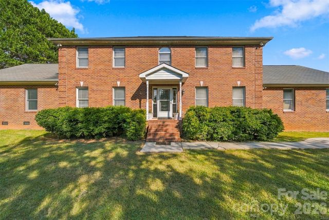 4131 Wandering Lane NE, Hickory, NC 28601