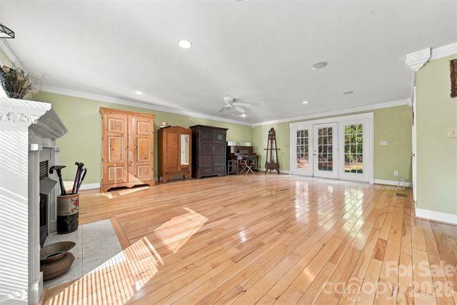 4131 Wandering Lane NE, Hickory, NC 28601