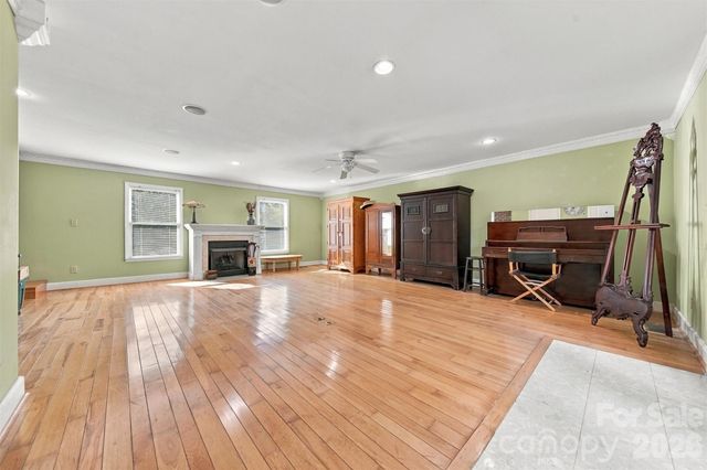 4131 Wandering Lane NE, Hickory, NC 28601