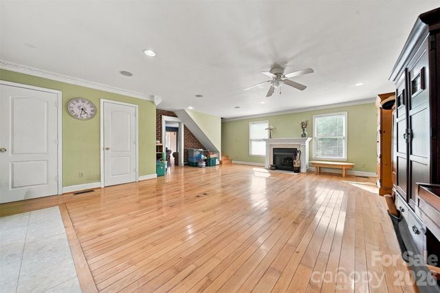 4131 Wandering Lane NE, Hickory, NC 28601