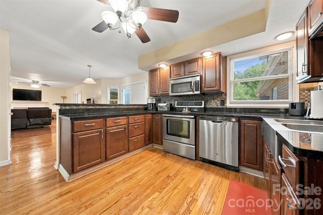 4131 Wandering Lane NE, Hickory, NC 28601