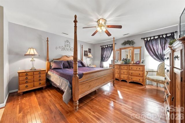 4131 Wandering Lane NE, Hickory, NC 28601