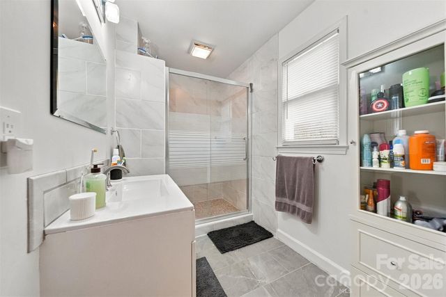 4131 Wandering Lane NE, Hickory, NC 28601