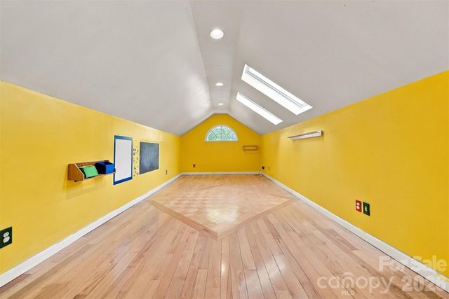4131 Wandering Lane NE, Hickory, NC 28601