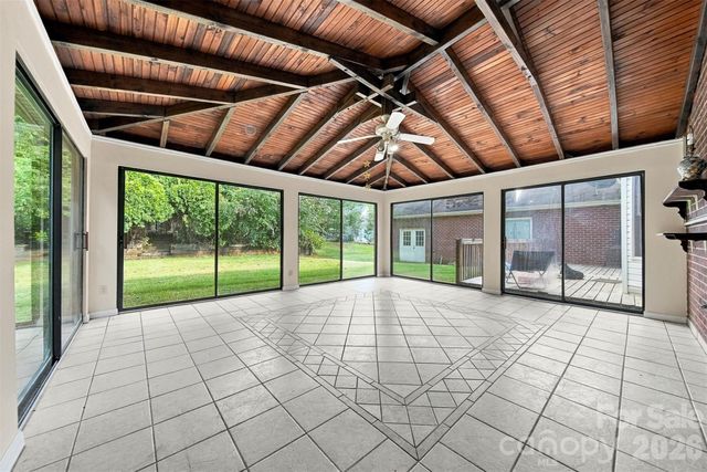 4131 Wandering Lane NE, Hickory, NC 28601