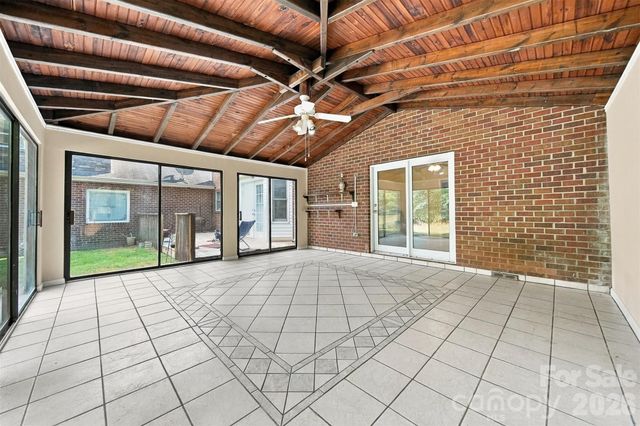4131 Wandering Lane NE, Hickory, NC 28601