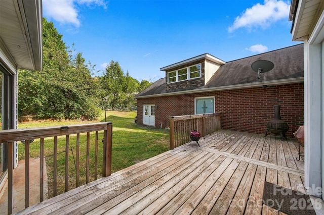4131 Wandering Lane NE, Hickory, NC 28601