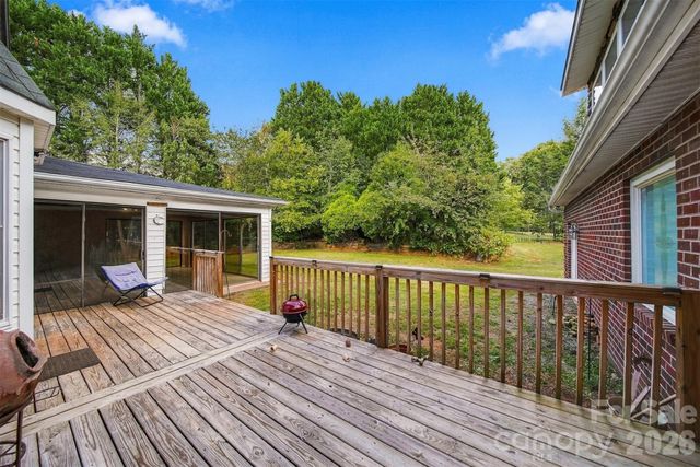 4131 Wandering Lane NE, Hickory, NC 28601