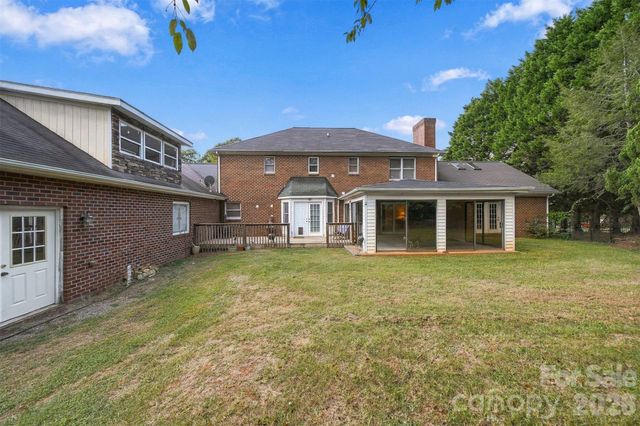 4131 Wandering Lane NE, Hickory, NC 28601