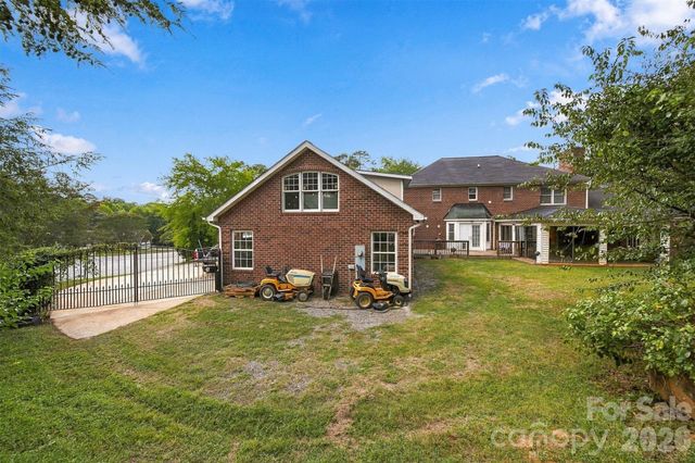 4131 Wandering Lane NE, Hickory, NC 28601