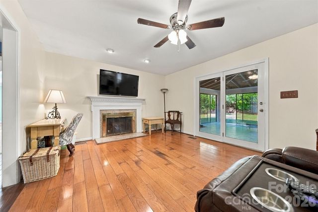 4131 Wandering Lane NE, Hickory, NC 28601