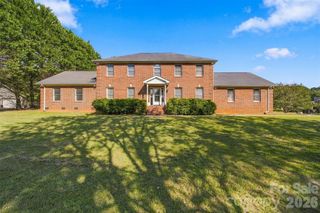 4131 Wandering Lane NE, Hickory, NC 28601