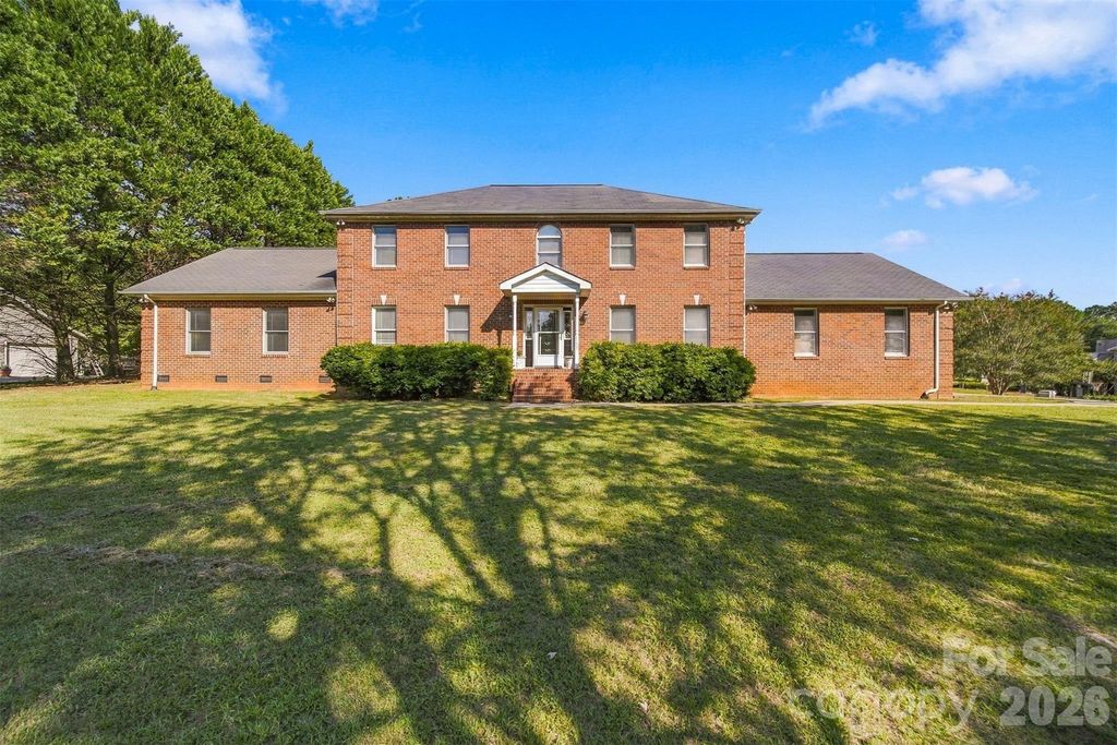 4131 Wandering Lane NE, Hickory, NC 28601