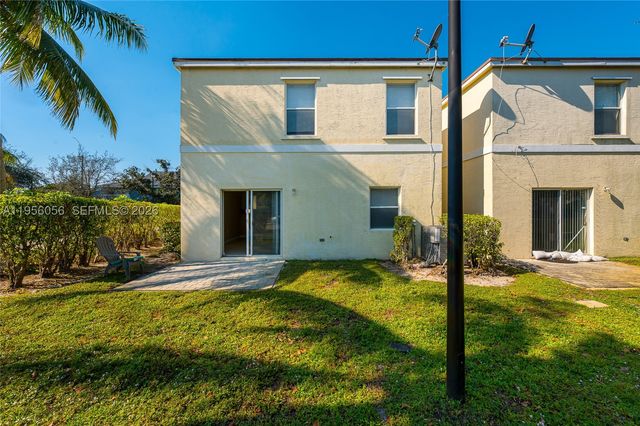 1001 SW 15th St, Deerfield Beach, FL 33441