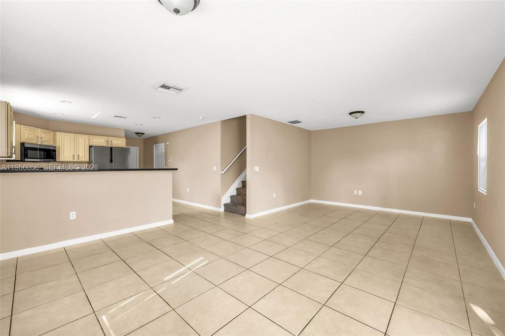 Image 6 of property listing at 1001 SW 15th St, Deerfield Beach, FL 33441