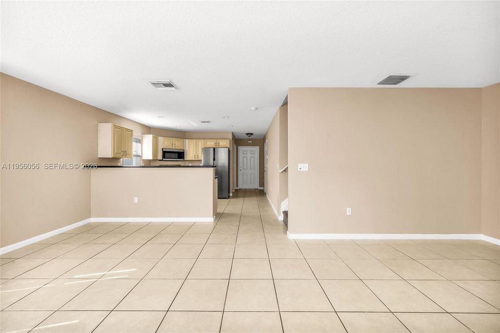 Image 9 of property listing at 1001 SW 15th St, Deerfield Beach, FL 33441