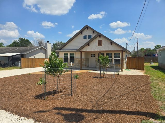 1746 BLUERIDGE DR, Canyon Lake, TX 78133