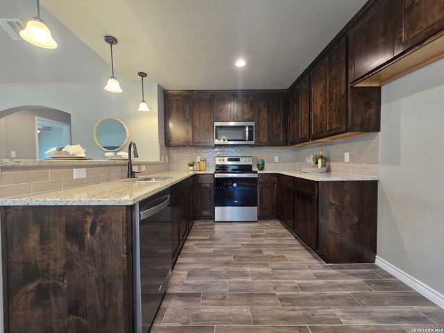 1746 BLUERIDGE DR, Canyon Lake, TX 78133