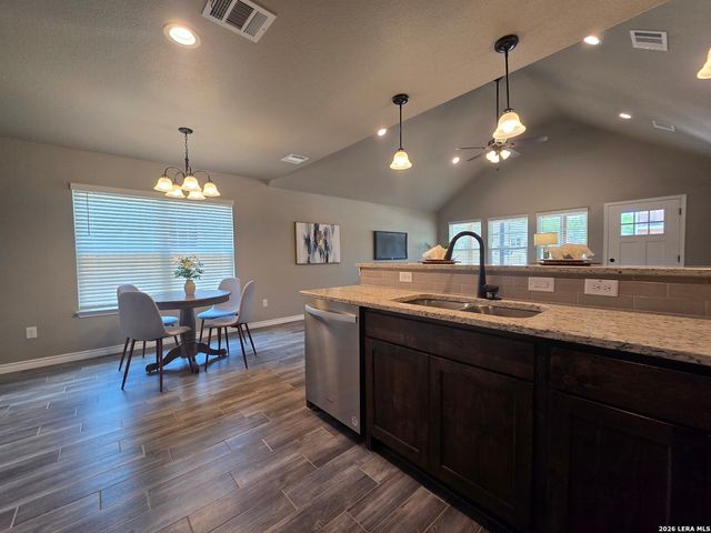 1746 BLUERIDGE DR, Canyon Lake, TX 78133