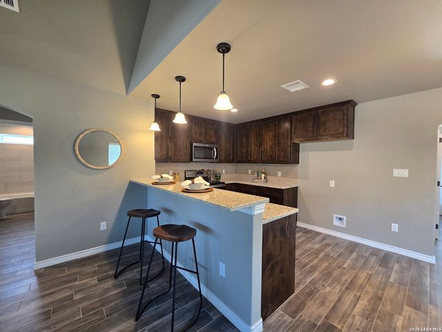 1746 BLUERIDGE DR, Canyon Lake, TX 78133