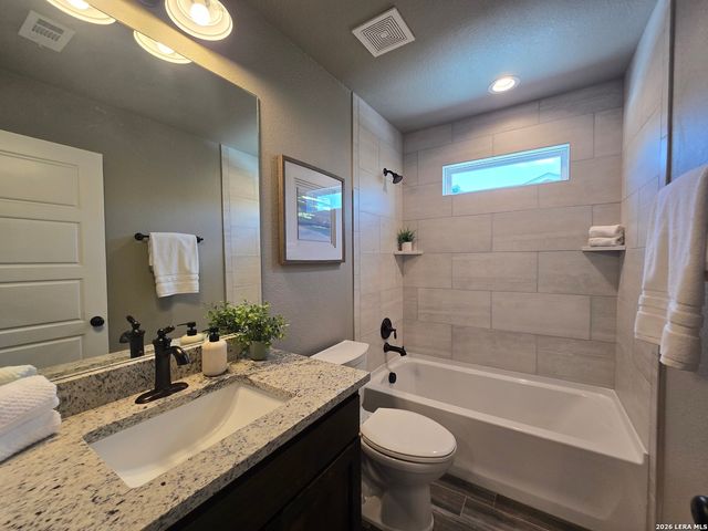 1746 BLUERIDGE DR, Canyon Lake, TX 78133