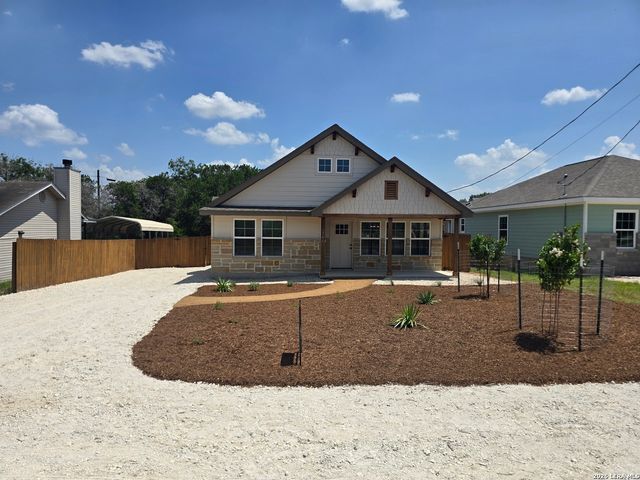 1746 BLUERIDGE DR, Canyon Lake, TX 78133