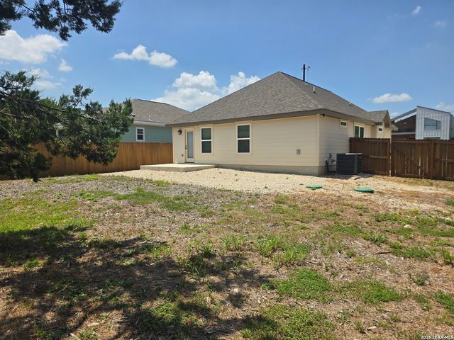 1746 BLUERIDGE DR, Canyon Lake, TX 78133