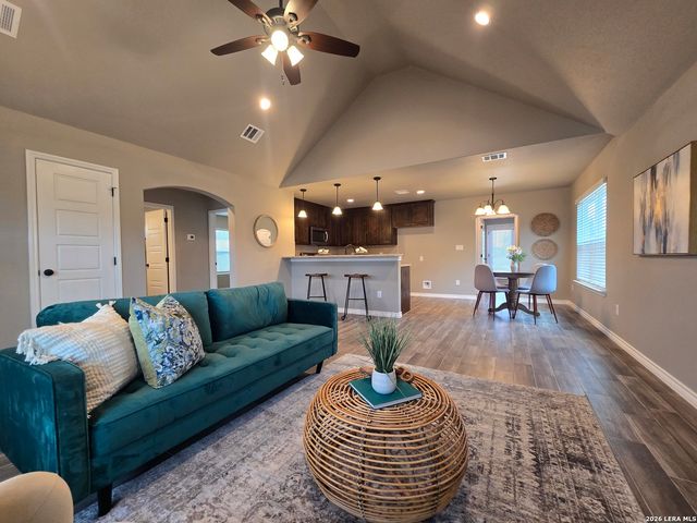 1746 BLUERIDGE DR, Canyon Lake, TX 78133