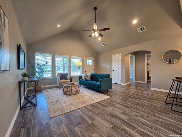1746 BLUERIDGE DR, Canyon Lake, TX 78133