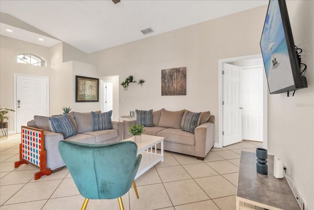 111 PINEWOOD DRIVE, Davenport, FL 33896