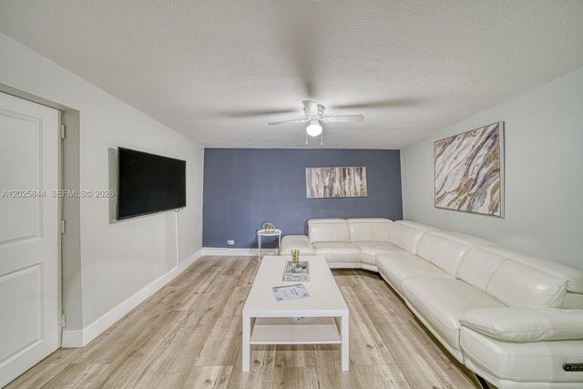 7620 SW 21st St 7620, Miami, FL 33155