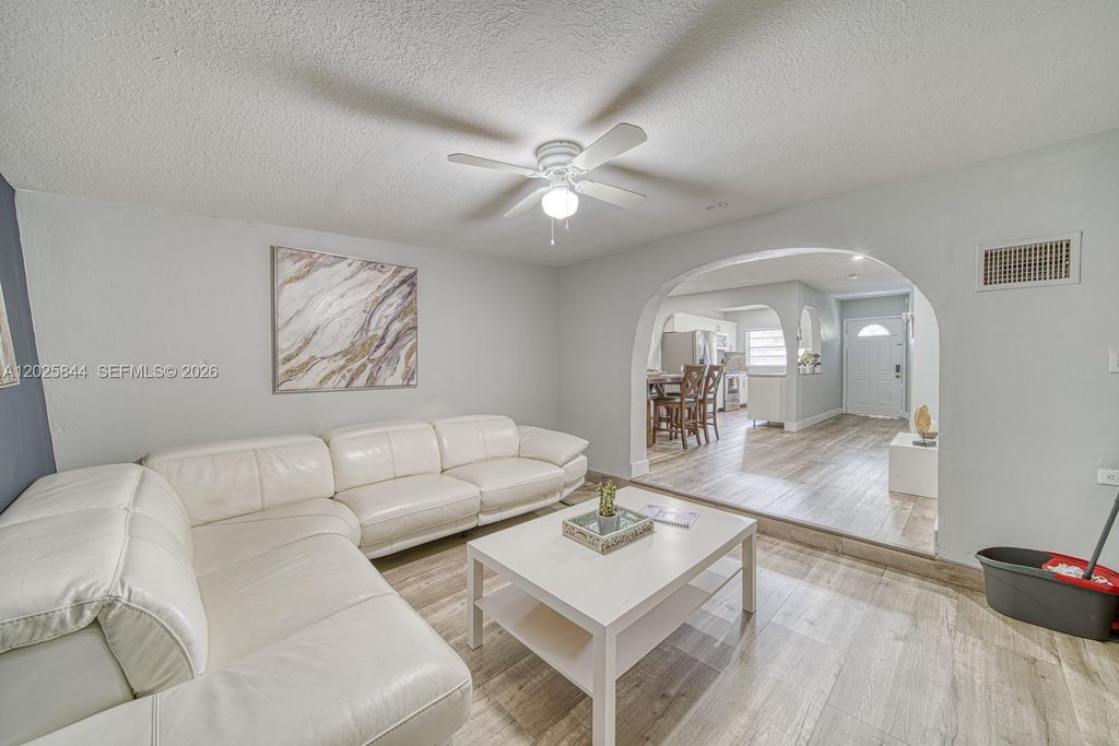 7620 SW 21st St 7620, Miami, FL 33155