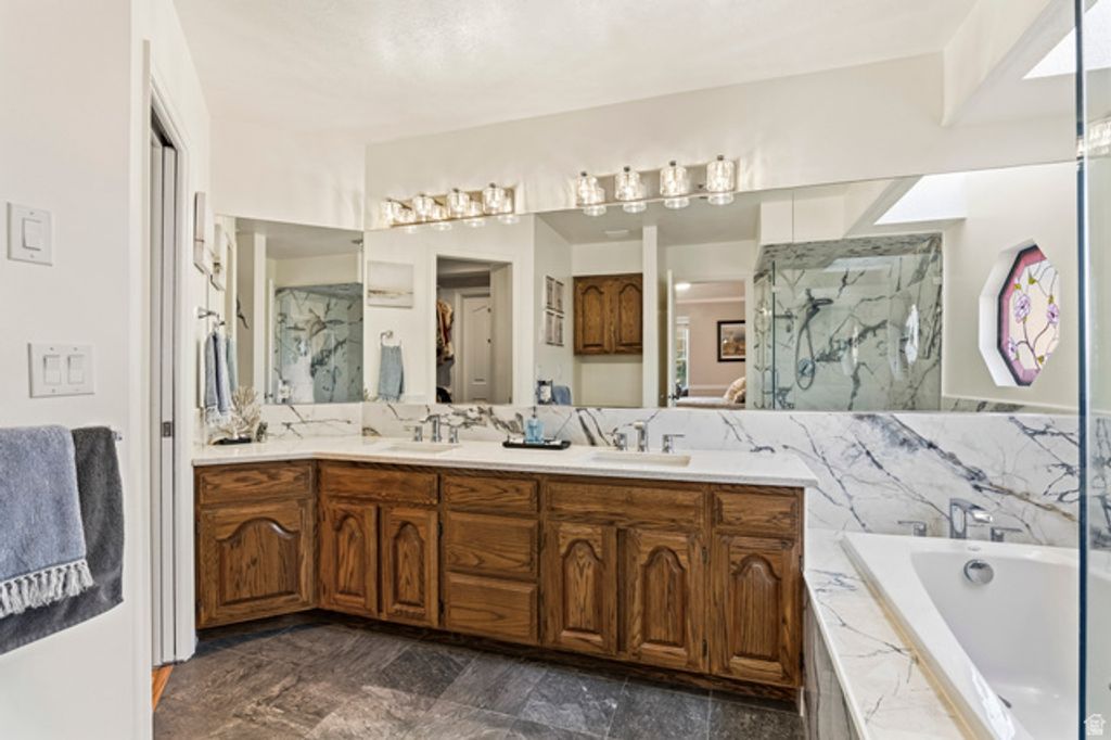 Image 14 of property listing at 674 E 3525 N, North Ogden, UT 84414