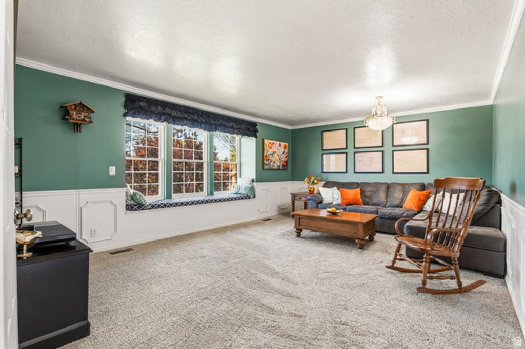 Image 10 of property listing at 674 E 3525 N, North Ogden, UT 84414