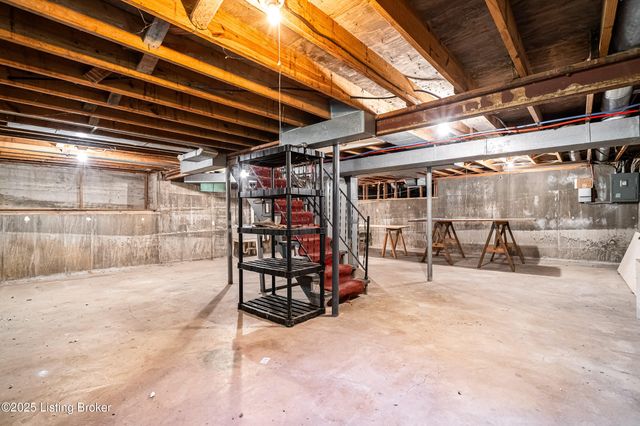 2316 Stannye Dr, Louisville, KY 40222