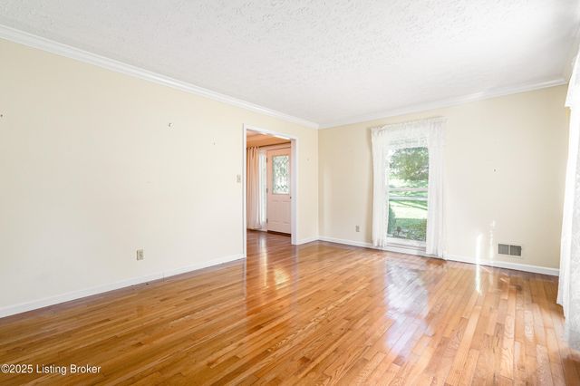 2316 Stannye Dr, Louisville, KY 40222