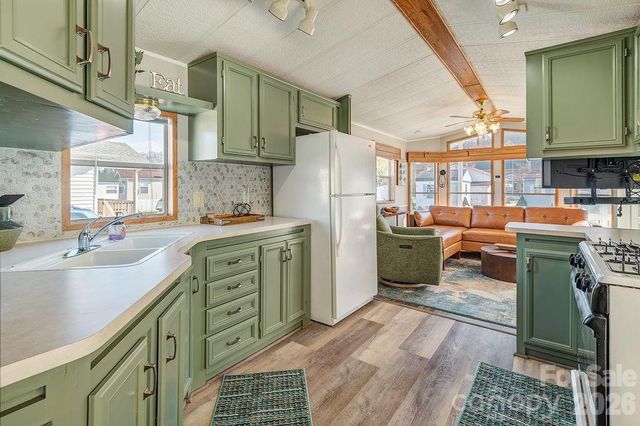 78 Strollers Lane, Waynesville, NC 28785