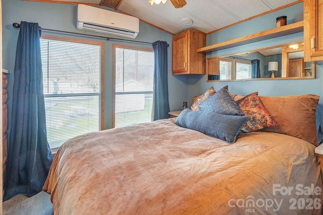78 Strollers Lane, Waynesville, NC 28785
