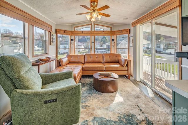 78 Strollers Lane, Waynesville, NC 28785