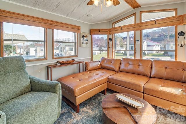 78 Strollers Lane, Waynesville, NC 28785